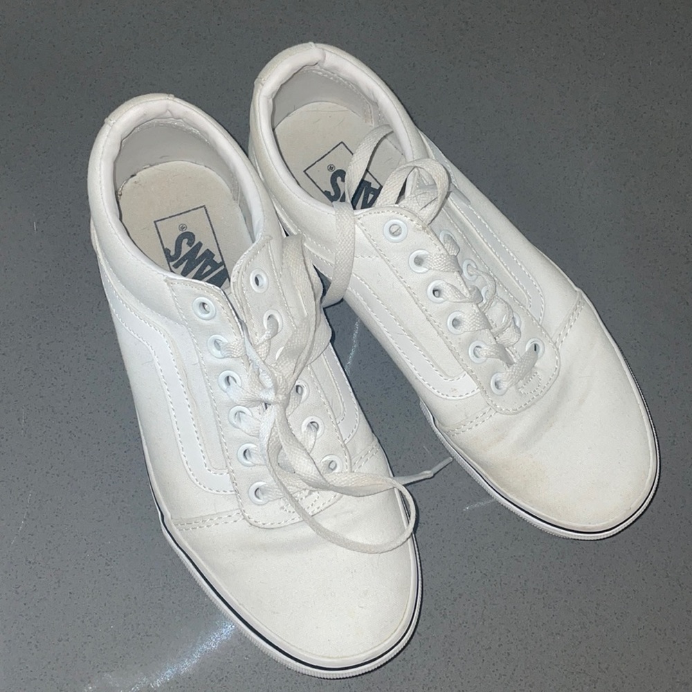 Women’s size 8  vans old skool sneaker